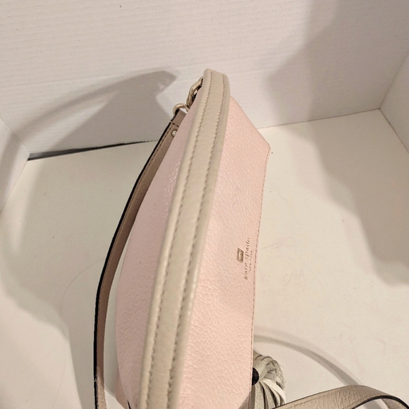 Kate Spade Cream Crossbody Bag‎ with Minimalist Design - Picture 4 of 16